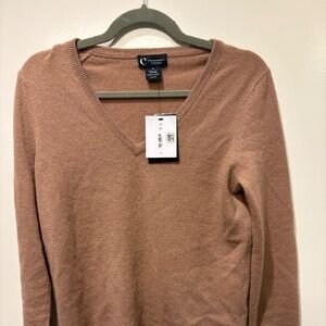 Bloomingdales Cashmere sweater in camel